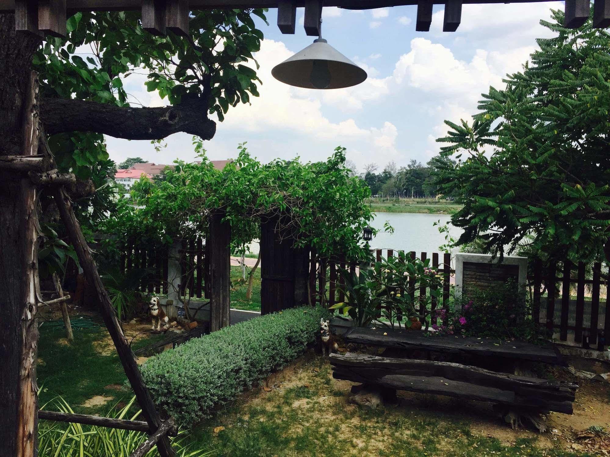 Huaymuang Apartment Ubon Ratchathani Bagian luar foto